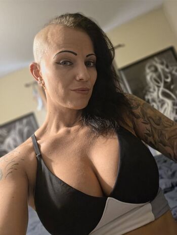 Full leaked Sexy workout babe private photo