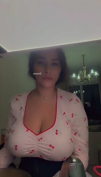 Shainaaa489