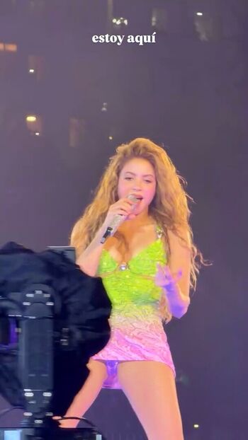 Full leaked Shakira page private photo