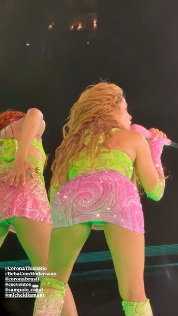 Full leaked Shakira page private photo