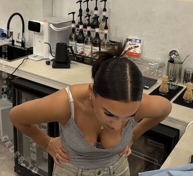 Full leaked Shakiravv private photo