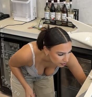 Full leaked Shakiravv private photo