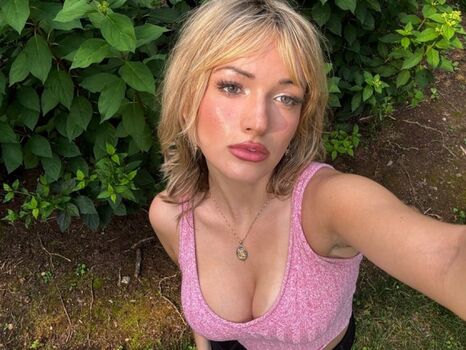 Full leaked Sharon vape private photo