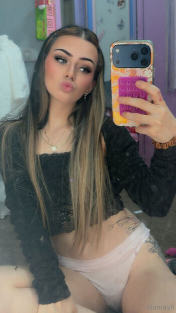 Full leaked Siamayll private photo