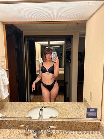 Full leaked Sidney summers private photo