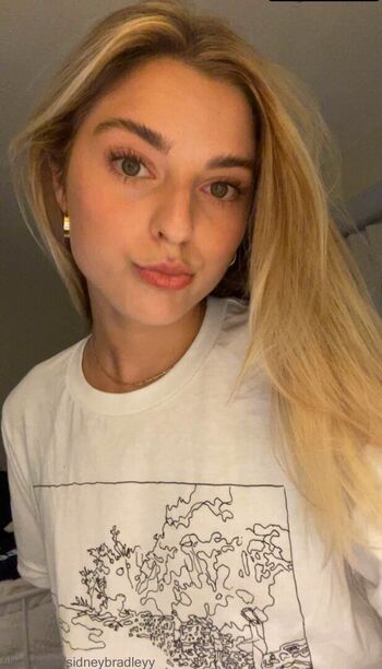 Full leaked Sidneybradleyy private photo