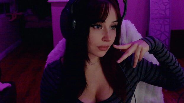 Full leaked Silkyfabric private photo