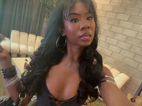 Full leaked Sinnakittie private photo