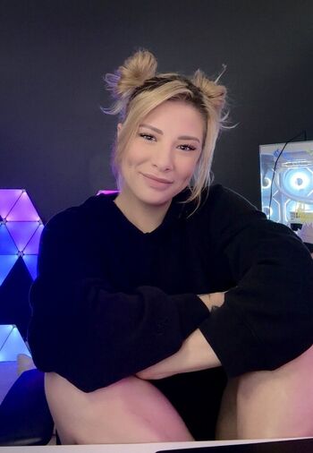 Full leaked Skavstheworld private photo
