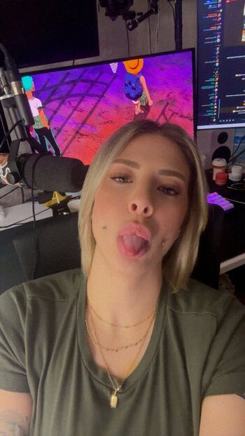Full leaked Skavstheworld private photo