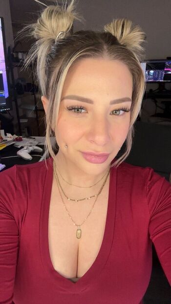 Full leaked Skavstheworld private photo