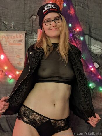 Full leaked Skelbells private photo