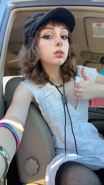 Full leaked Smallwoundedfawn private photo
