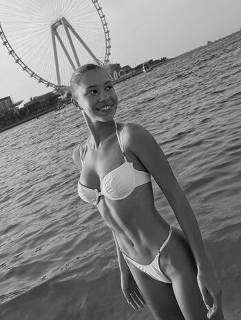 Full leaked Sofia holetts private photo