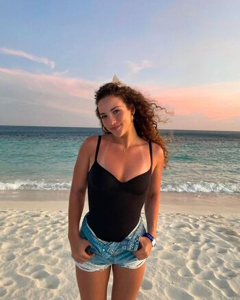 Sofie Dossi