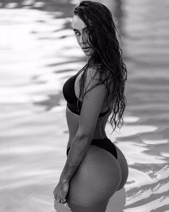 Full leaked Sommer ray private photo