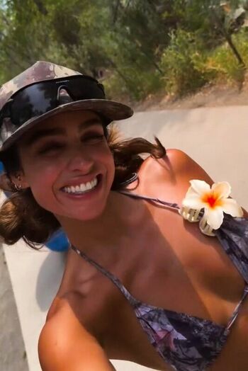 Full leaked Sommer ray private photo