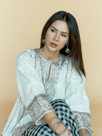 Full leaked Sonam bajwa private photo