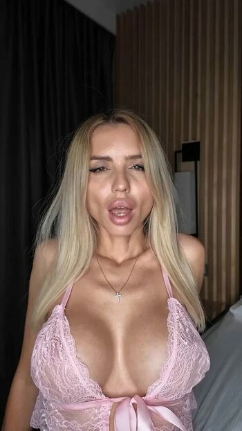 Full leaked Sonya gold private photo