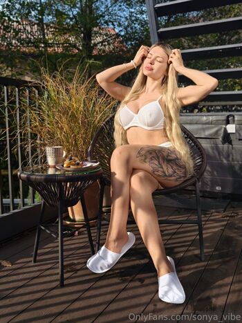 Sonya Vibe / Catch_My_Vibe