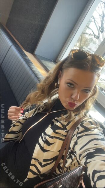 Full leaked Sophiawestend private photo