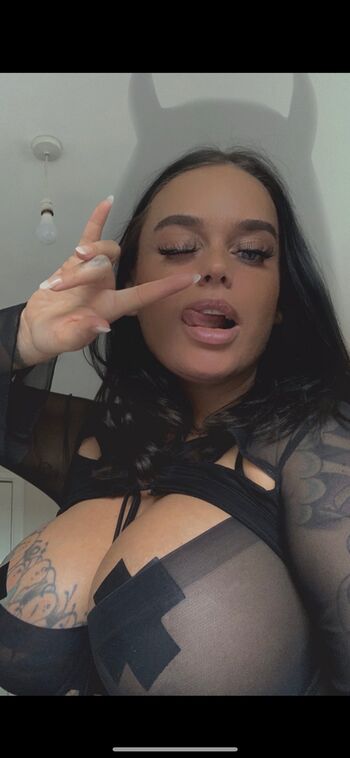 Full leaked Sophie henson private onlyfans photo