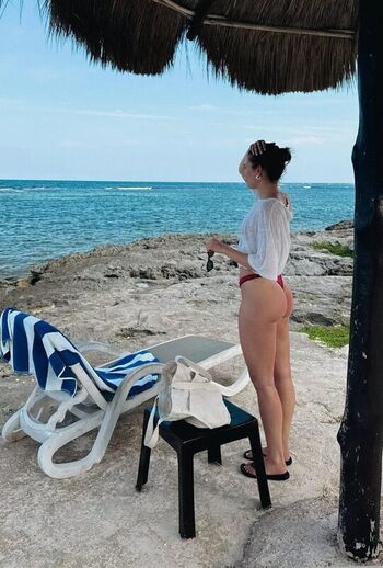 Full leaked Sophie nelisse page private photo