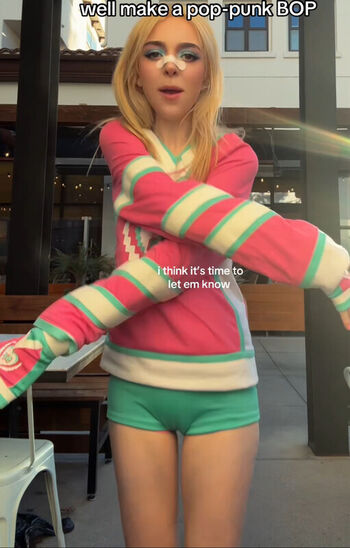 Full leaked Sophie powers private photo