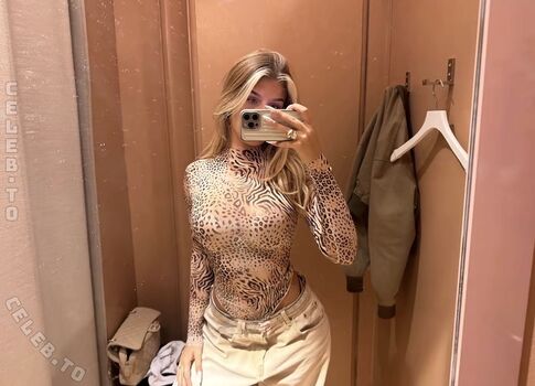 Full leaked Sophie schnur private photo