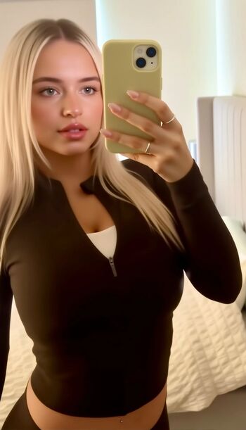 Full leaked Sophie sutherland page private photo