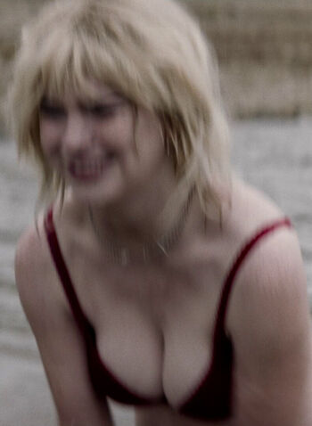 Full leaked Sophie thatcher private photo