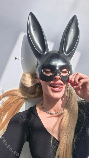 Full leaked Stefani nurding private photo