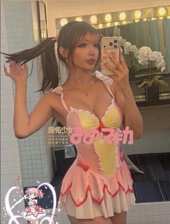 Full leaked Strawbarizz private photo