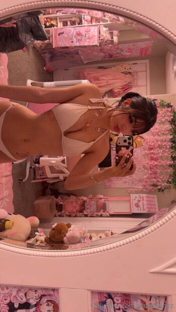 Full leaked Strawbarizz private photo