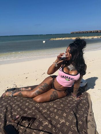 Full leaked Summer walker page private photo