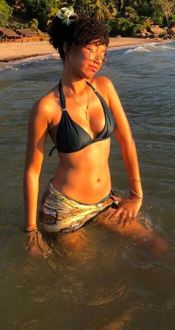 Full leaked Suzanne private photo