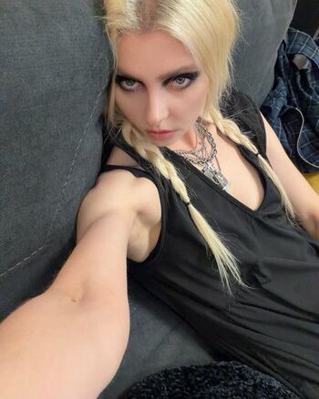 Full leaked Taylor momsen private photo