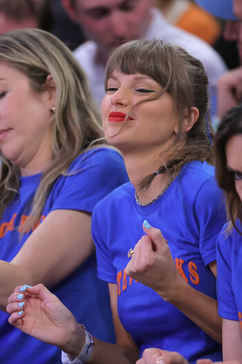 Full leaked Taylor swift page private photo