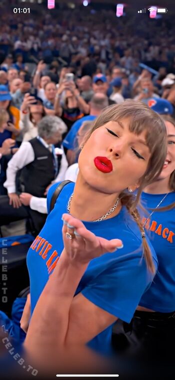 Full leaked Taylor swift page private photo