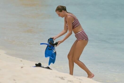 Full leaked Taylor swift page private photo