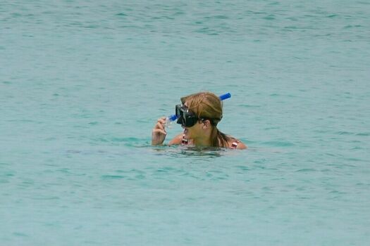 Full leaked Taylor swift page private photo