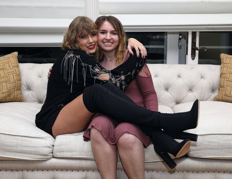 Full leaked Taylor swift private photo
