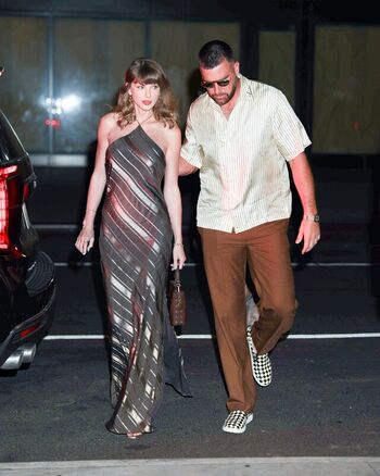 Full leaked Taylor swift page private photo