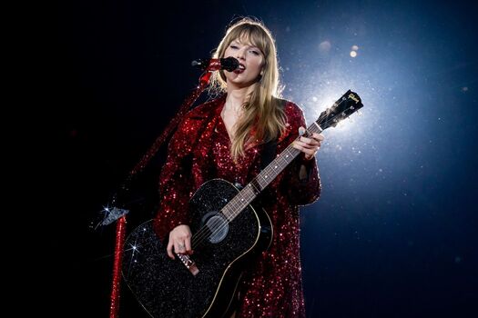 Full leaked Taylor swift page private photo