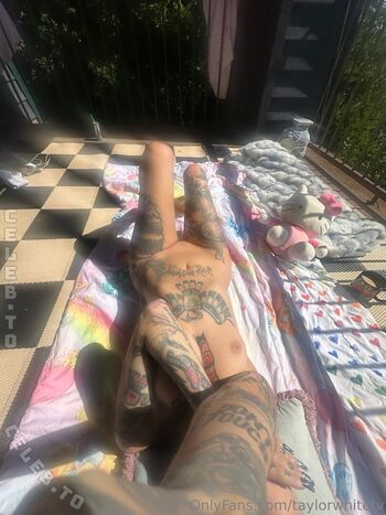 Full leaked Taylor white private photo