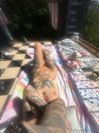 Full leaked Taylor white private photo