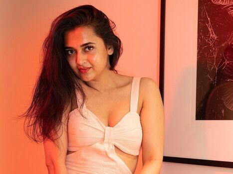 Full leaked Tejasswi prakash private photo