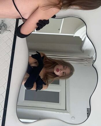 Leaked Rayeroze / private photo viral onlyfans