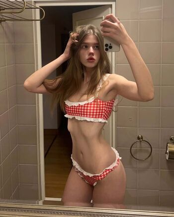 Leaked Tra ha ly/ private photo viral onlyfans
