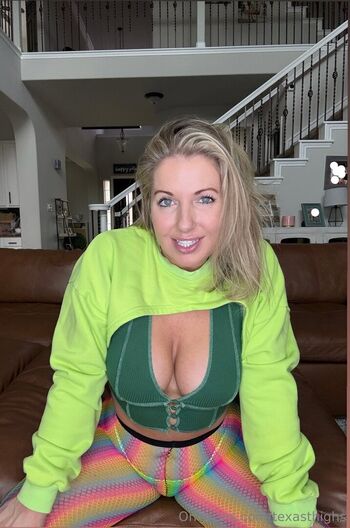 Full leaked Texasthighs private photo